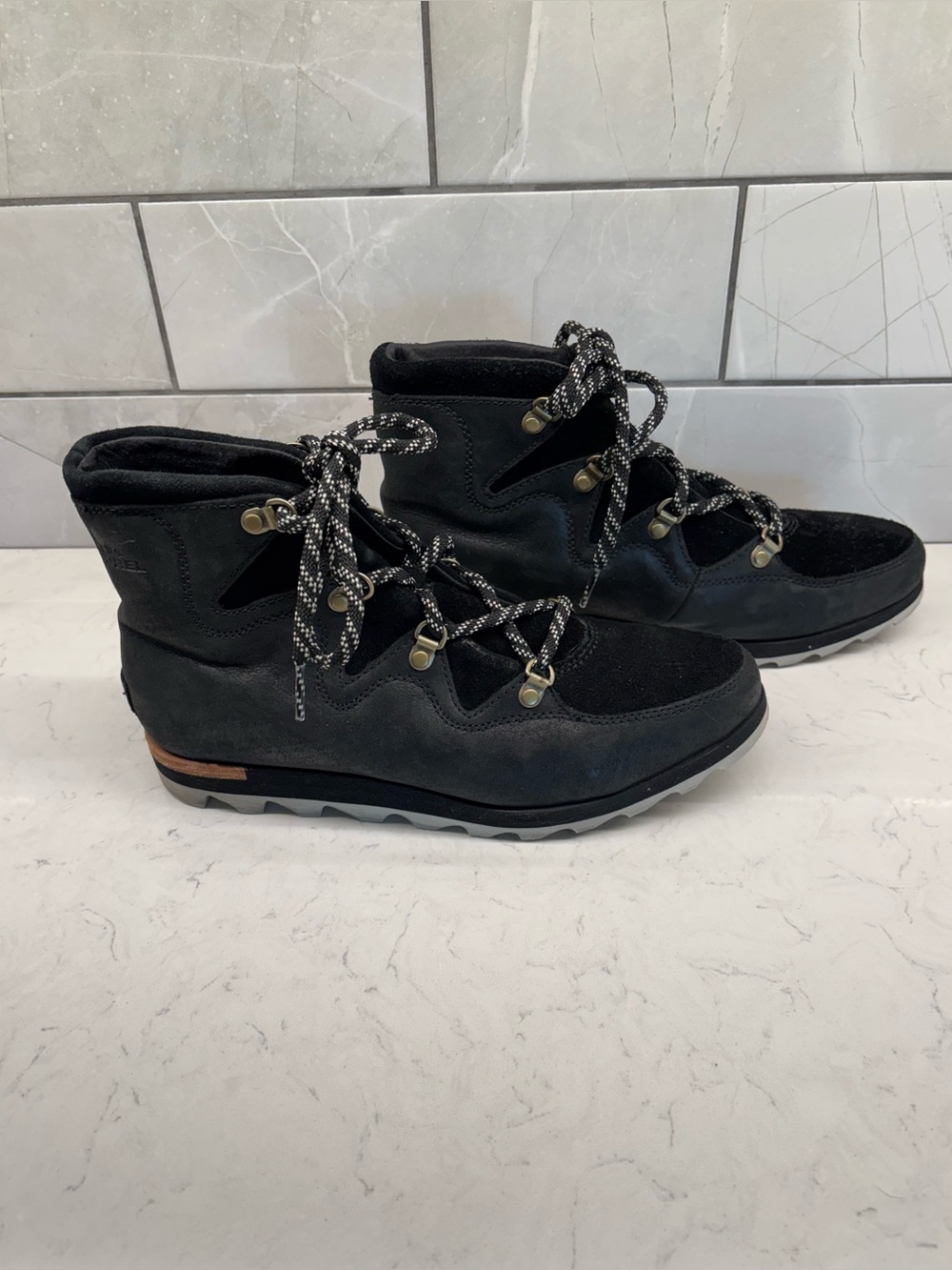 SOREL Sneakchic Alpine NL2775-010 Black Winter Waterproof Boot Women Size 10